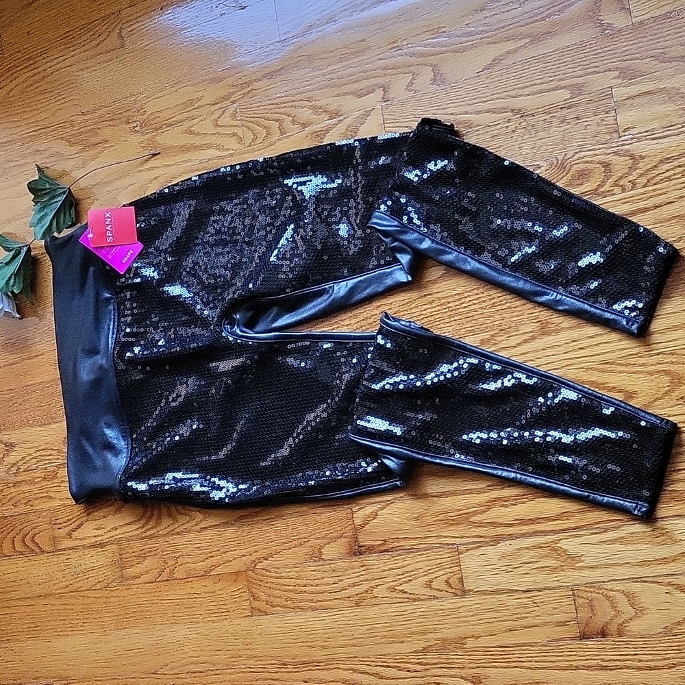 NWT spanx women's black sequin faux leather leggings size L.